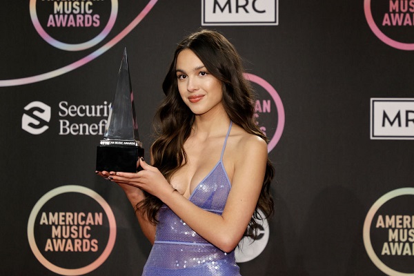 olivia rodrigo at the AMAs